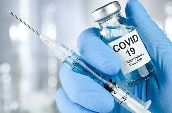 Ce trebuie să faci în ziua în care mergi la vaccinare? Ce mănânci, ce activități sunt permise și cum se împacă vaccinul cu un pahar de alcool?