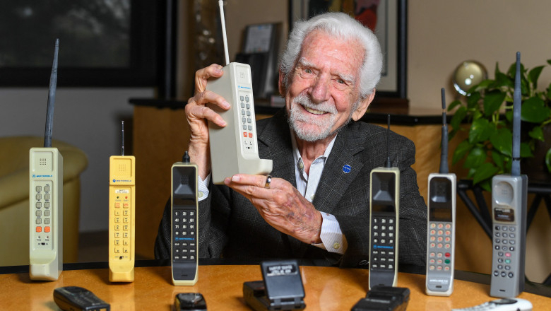 50 de ani de la prima convorbire pe un telefon mobil