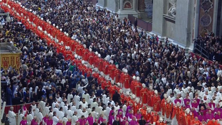 S-a închis Capela Sixtină! Conclav istoric la Vatican: cine va fi noul Papă?