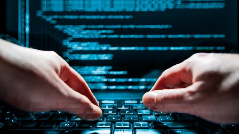 Doi chinezi au ajutat hackerii nord-coreeni să fure criptomonede de 225 mil. euro. Infractorii sunt judecați în SUA