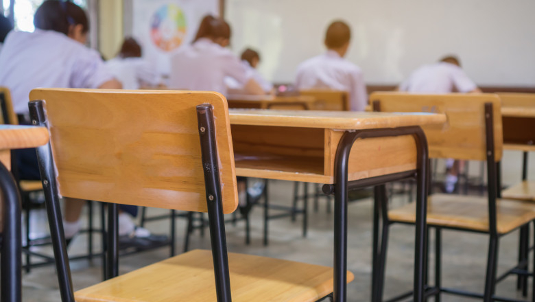 Elevii din Bacău cer demiterea ministrului Educației. Motivul – amână creșterea salariilor profesorilor