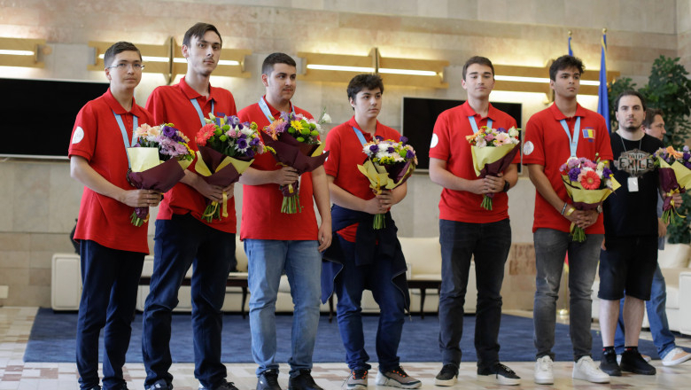 Cei mai mulți dintre olimpicii români medaliați cu aur la matematică și fizică provin de la un liceu privat din București și nu din învățământul de stat.