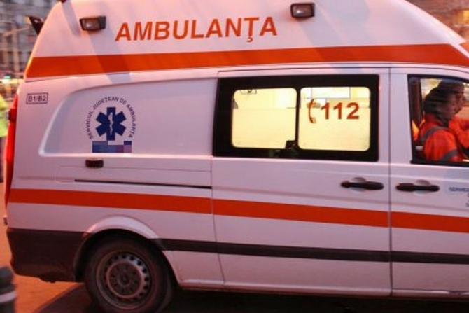 Un bărbat din Bacau  care nu deţinea permis de conducere a avariat un autoturism