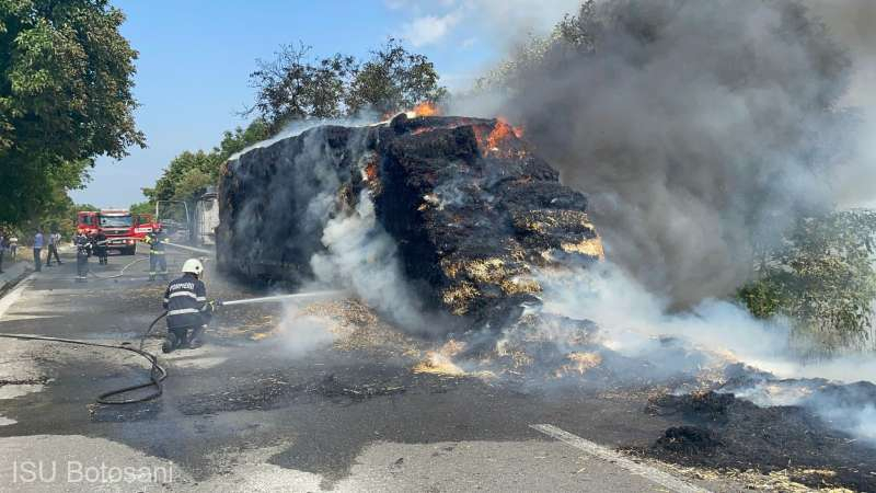  Camion în flăcări, la Botoșani. Circulația până la Târgu Frumos a fost blocată