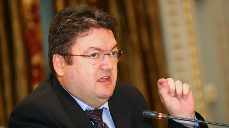 Rectorul Universității din București sare la gâtul ministrului Educației