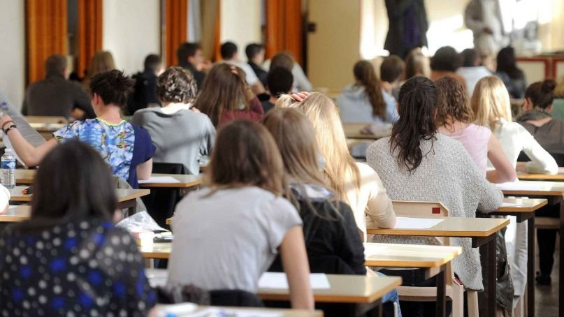 Admitere exclusiv online. 950 de locuri cu bursă pentru românii de pretutindeni la liceele din România
