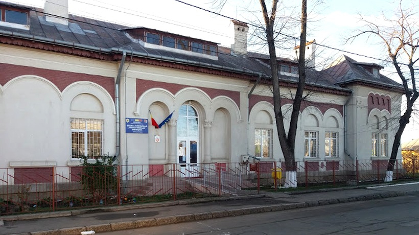 Un elev de 12 ani, din Botoșani, a ajuns la spital, după ce ar fi fost BĂTUT de profesorul de sport: „I-a aplicat o palmă grea la cap”