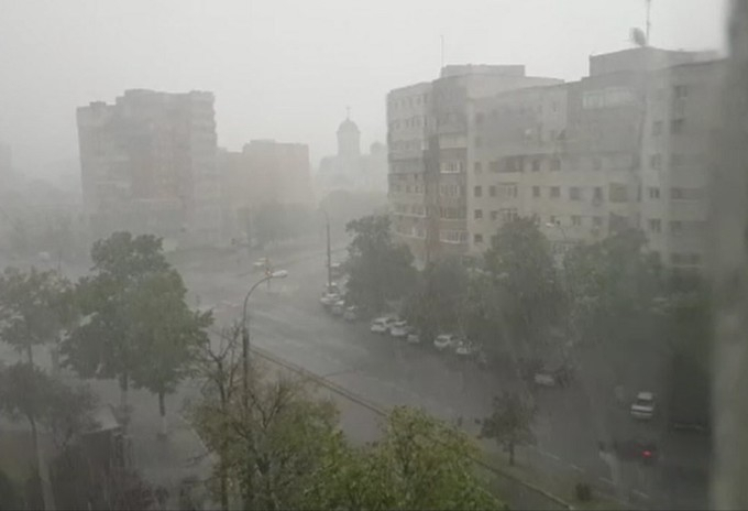 Vijelii și grindină, după o perioadă caniculară. Cum va fi vremea în toată țara pe 20 iulie