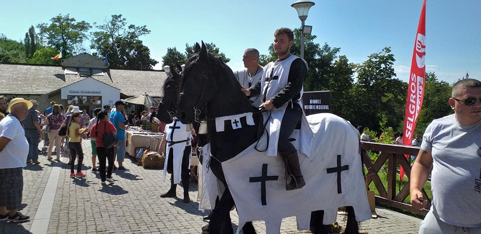 Zeci de cavaleri și domnițe sunt așteptați în Cetatea Sucevei 