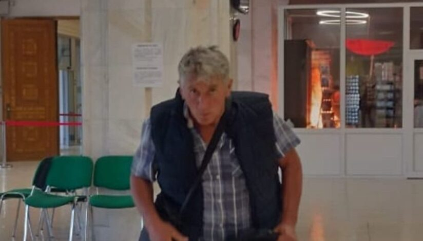 Poliţiştii îl caută pe bărbatul care a incendiat o sală din Palatul Parlamentului și cer ajutorul populației în găsirea lui