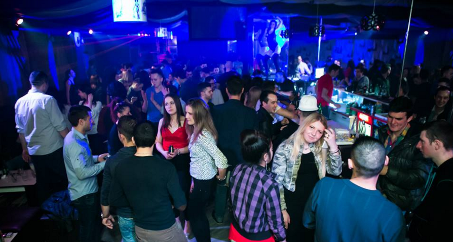 Amenzi pe bandă rulantă în două cluburi din Bacău