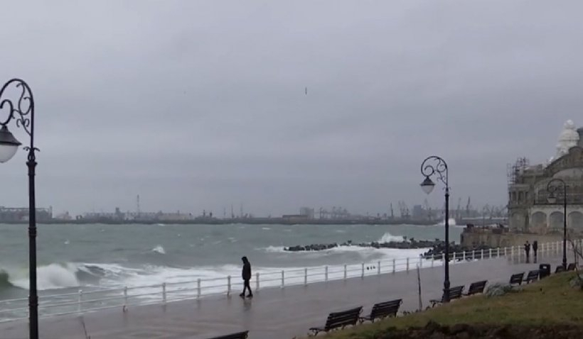 Toate porturile de la Marea Neagră, închise din cauza vremii