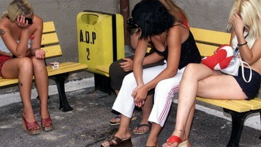 S-a lăsat de taximetrie şi s-a apucat de proxenetism. Acum e în puşcărie
