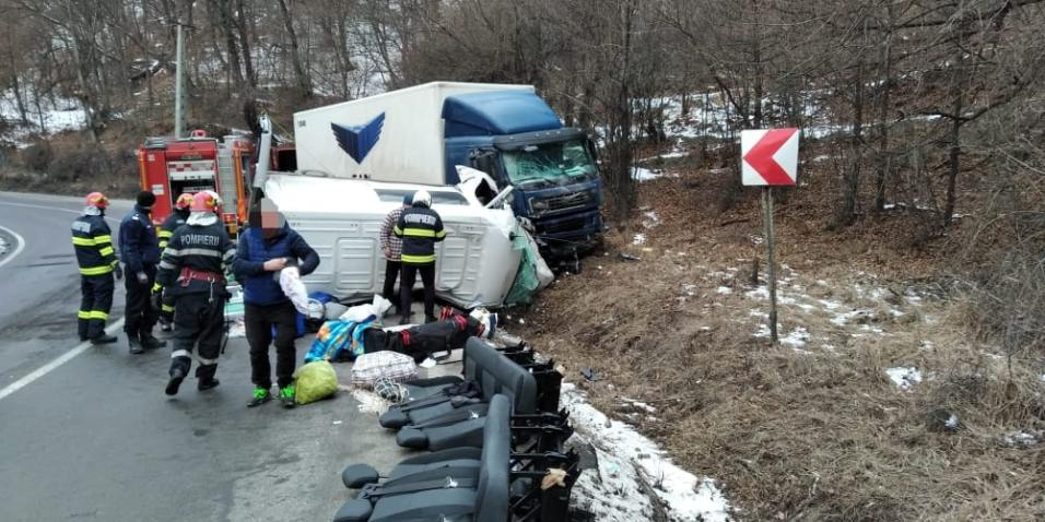 Accident grav la Oituz. Cinci persoane au fost rănite