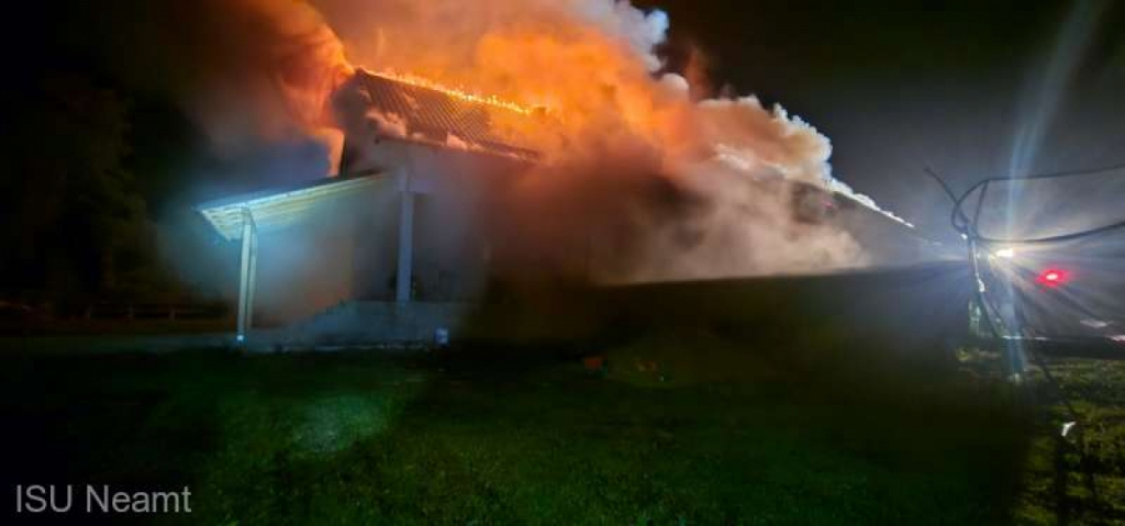 Casa parohială, distrusă de un incendiu; cinci persoane s-au autoevacuat