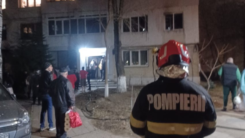 Incendiu într-un bloc din Suceava. Zeci de persoane au fost evacuate