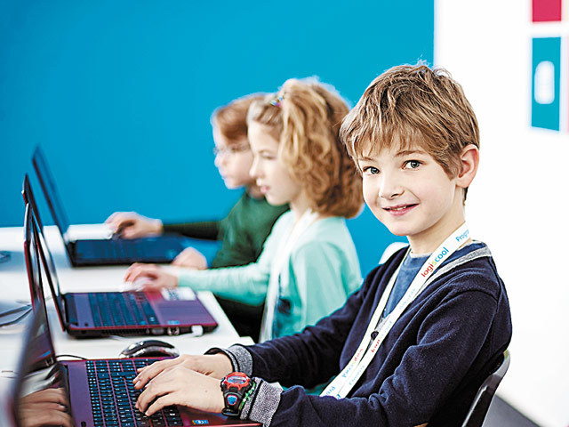 99% dintre elevii din România studiază cel puţin o limbă străină