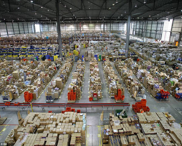  20.000 de angajați Amazon, bolnavi de Covid-19. 10 persoane au murit