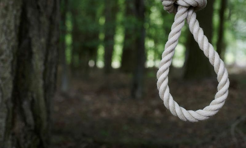 Un poliţist s-a spânzurat după o ceartă cu nevasta