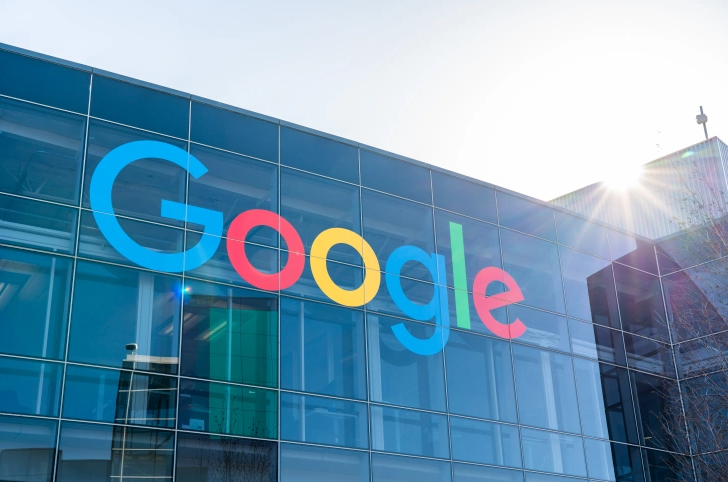 Ce vor să afle românii de pe internet. Studiu Google