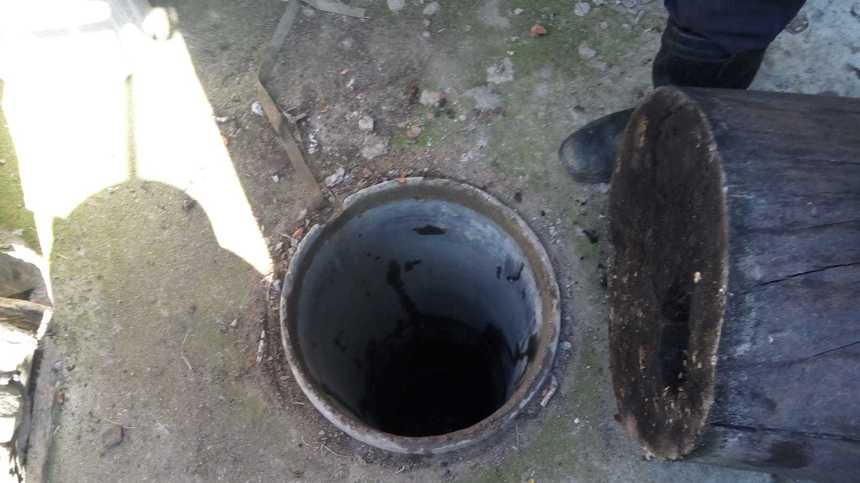 Copil de 4 ani, la un pas de moarte după ce a căzut într-o fântână