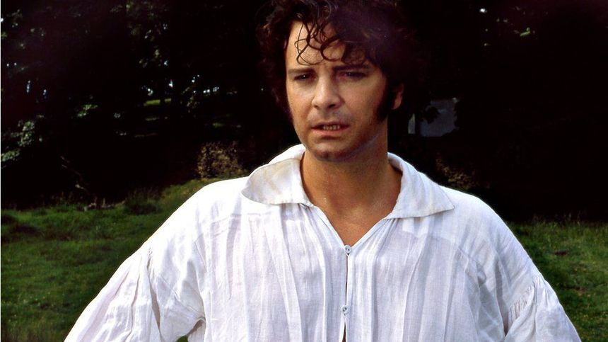 Cămaşa purtată de Colin Firth în serialul „Pride and Prejudice”, într-o expoziţie dedicată centenarului BBC
