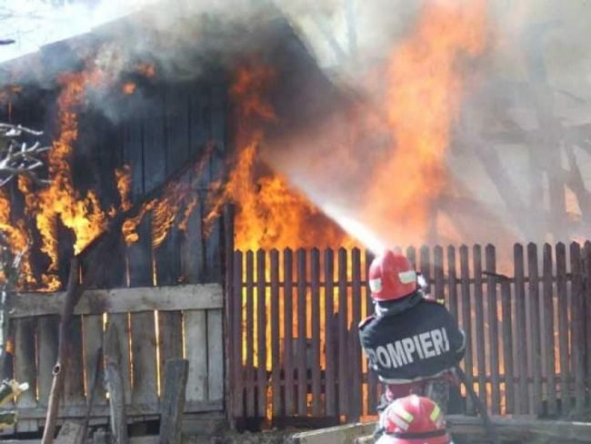 Incendiu la Botoșani. A ars de viu în casă
