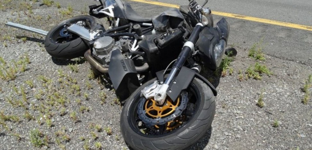 Are deja patru ani de când a spulberat un motociclist şi continuă să şofeze