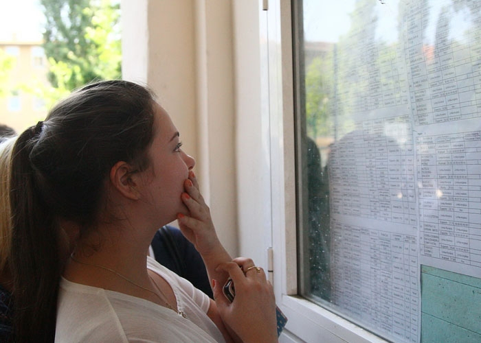 Ce se va întâmpla dacă un elev este infectat cu COVID-19 înainte de examenele naționale. Plan de REZERVĂ cerut de sindicatele din învățământ