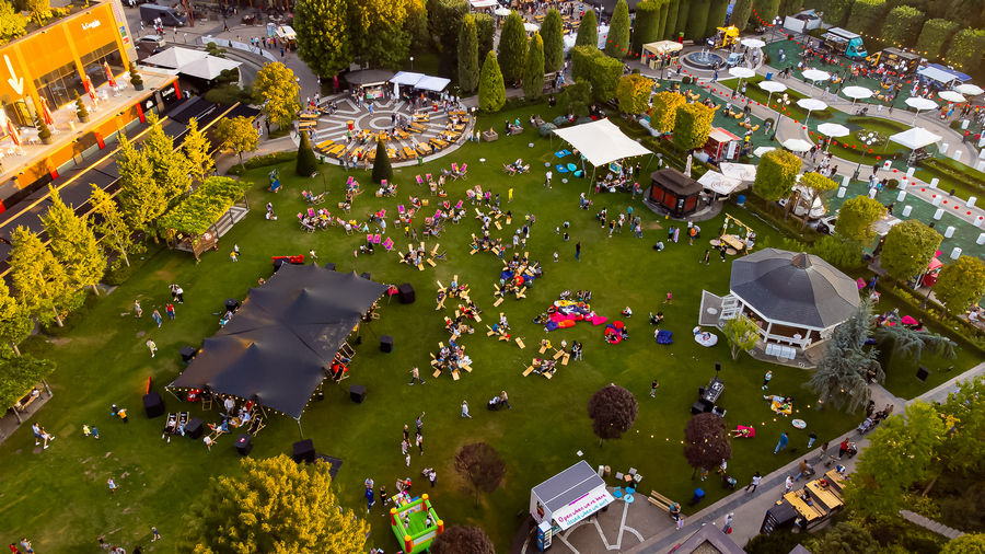 Weekend-ul acesta, la Palas: concerte live cu Robin and the Backstabbers, White Mahala, om la lună, delicii culinare, filme în aer liber și activități pentru copii, la Street Food Festival 