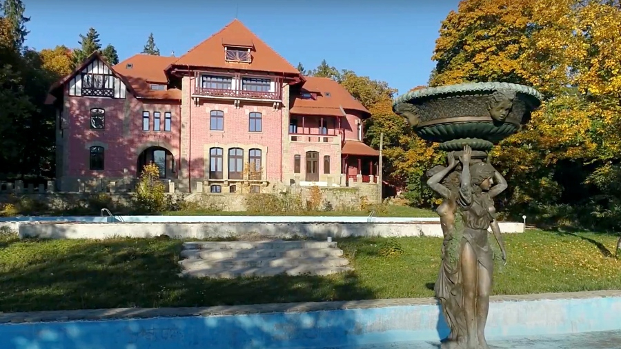 Palatului Știrbey, din Dărmănești, scos la vânzare cu 10 milioane de euro!