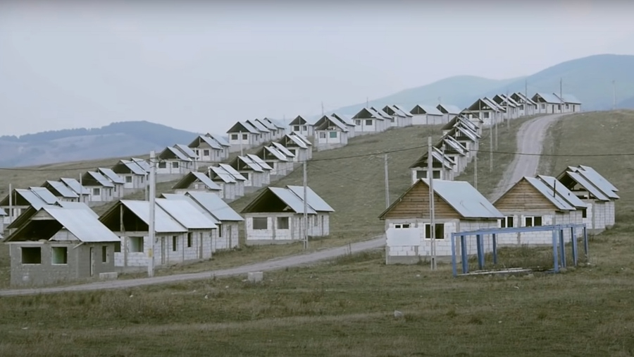 Case cu doar 1.200 de euro într-o comună din Bacău