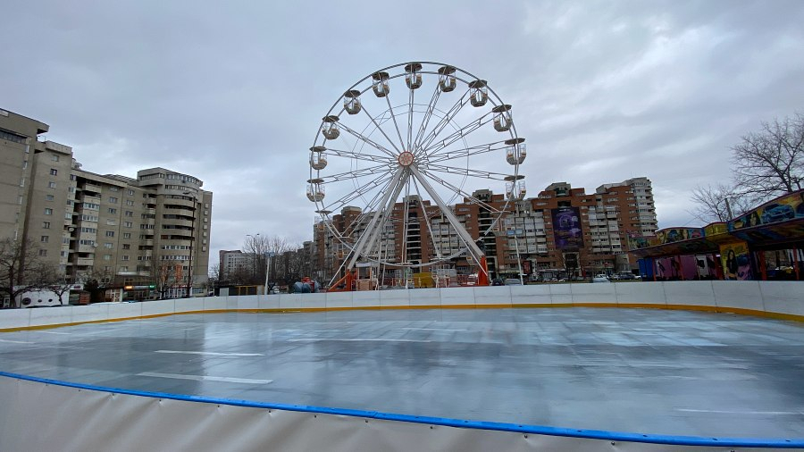 Patinoar deschis în centrul Bacăului