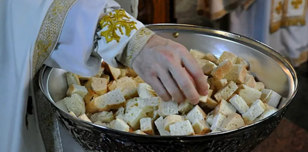 Povestea anafurei. Pâinea binecuvântată a poporului credincios