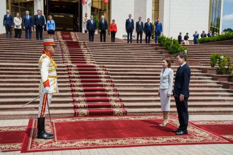 Acuzați de trădare: Partid din Moldova, plîngere penală la Parchetul General împotriva Maiei Sandu și a lui Nicușor Dan