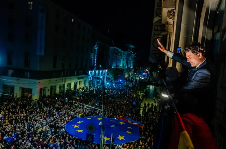 Mesaje de felicitare în limba română de la Emmanuel Macron și Volodimir Zelenski