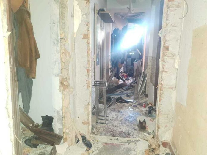 Explozie într-un apartament la Bacău. O persoană a fost rănită