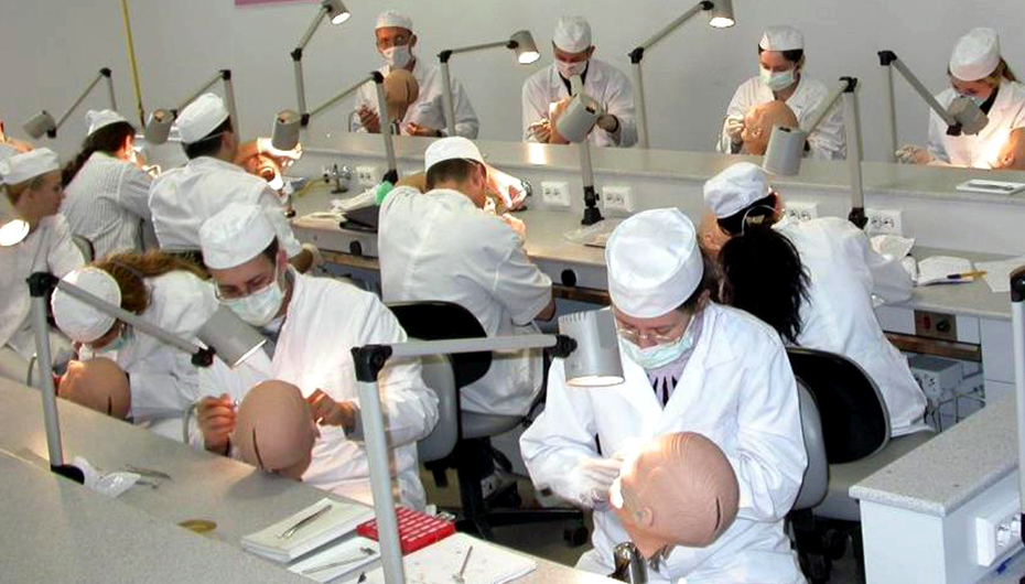  Sprijin pentru studenții defavorizați de la Medicină Dentară