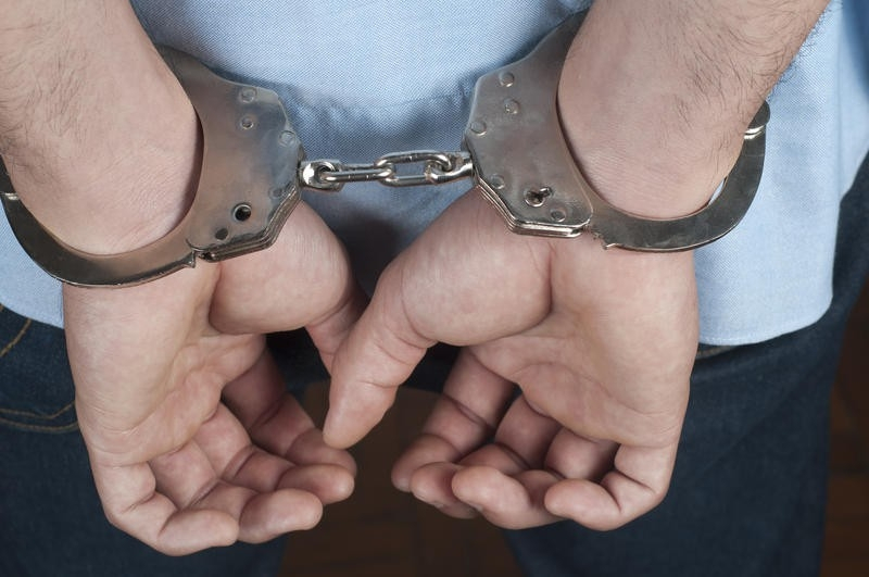 S-a împăcat cu victima, dar rămâne în arest
