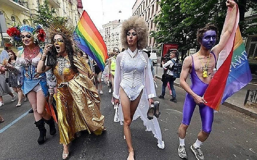Revoltător: Activiștii LGBTI fac un marș chiar de Sfântul Dimitrie pentru a cere legalizarea de urgență a “parteneriatului civil” între persoane de același sex