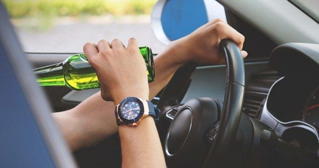  Un băcăuan a fost încătușat după ce a urcat beat la volan de două ori în aceeași zi