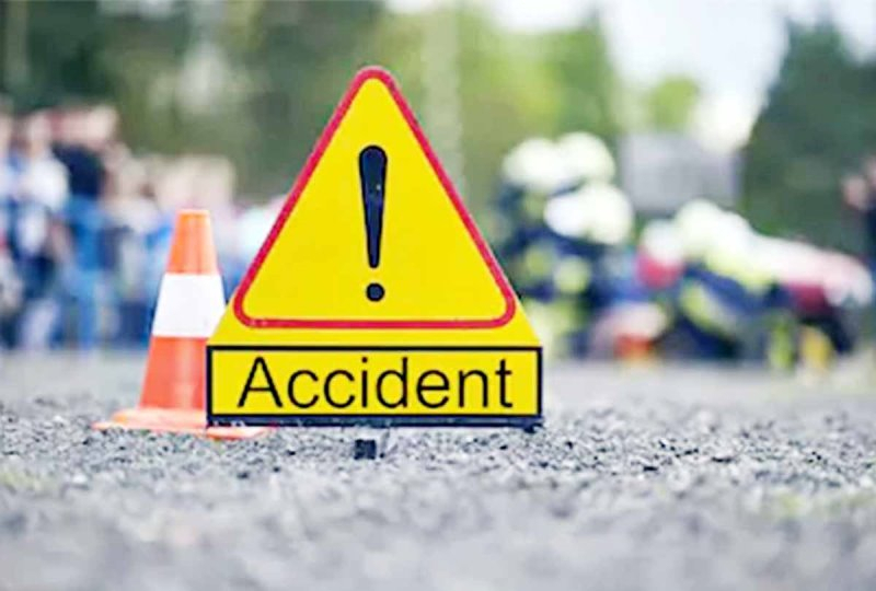 Accident la Botoșani. O motociclistă minoră s-a izbit într-un autobuz
