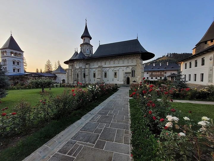 Biserica Mănăstirii Putna a împlinit pe 3 septembrie  555 de ani de la sfințire