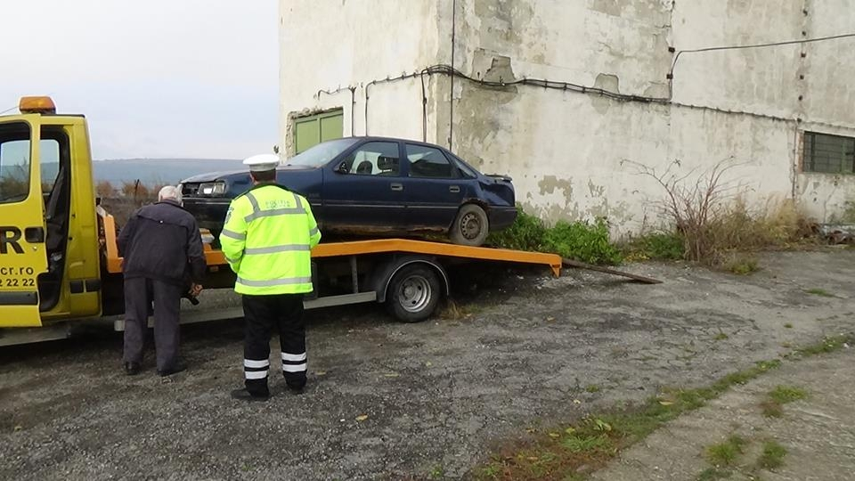 Primăria Suceava ridică maşinile abandonate