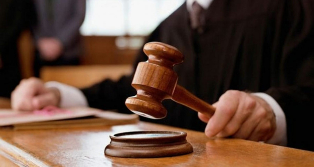 Condamnat, după ce a condus 300 metri, având permisul suspendat