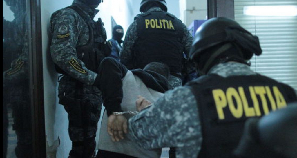 Dealeri de droguri arestaţi