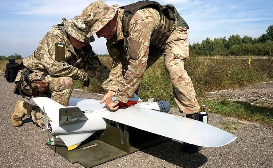 Dronele ucrainene răspândesc și viruși. O nouă formă a conflictului dintre Moscova și Kiev: războiul cibernetic îmbarcat
