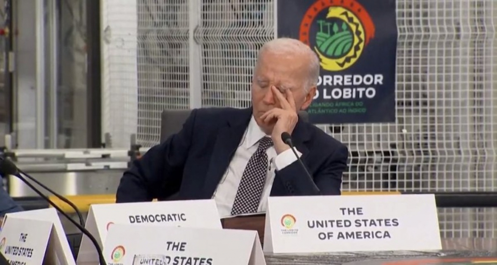 Joe Biden, pus într-o situație unică odată cu revenirea lui Donald Trump în Biroul Oval. Întrebarea este - va respecta tradiția sau nu?
