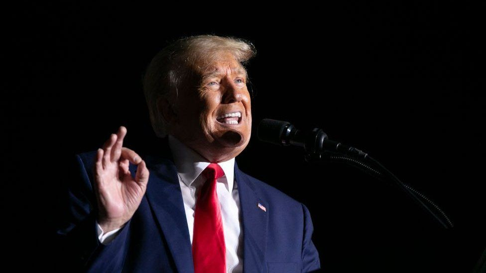 Cele mai urâte gesturi ale lui Donald Trump, publicate într-o carte