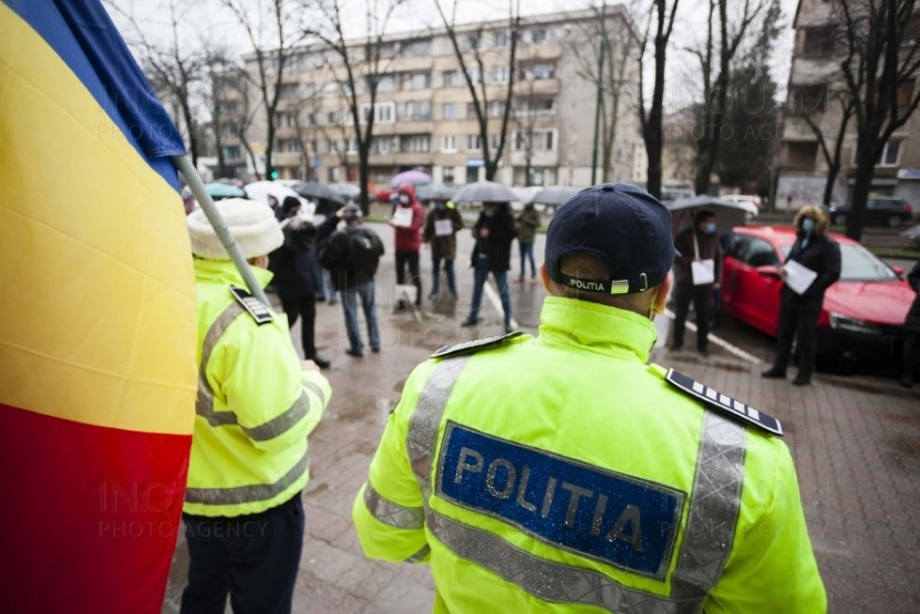 Polițiștii au blocat centrul Botoșaniului. Ei sunt nemulțumiți de îngheţarea salariilor în sistemul bugetar